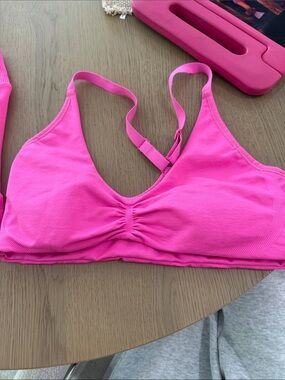 Gymshark relay Interval Seamless Light Support Sports Bra - Electric Pink